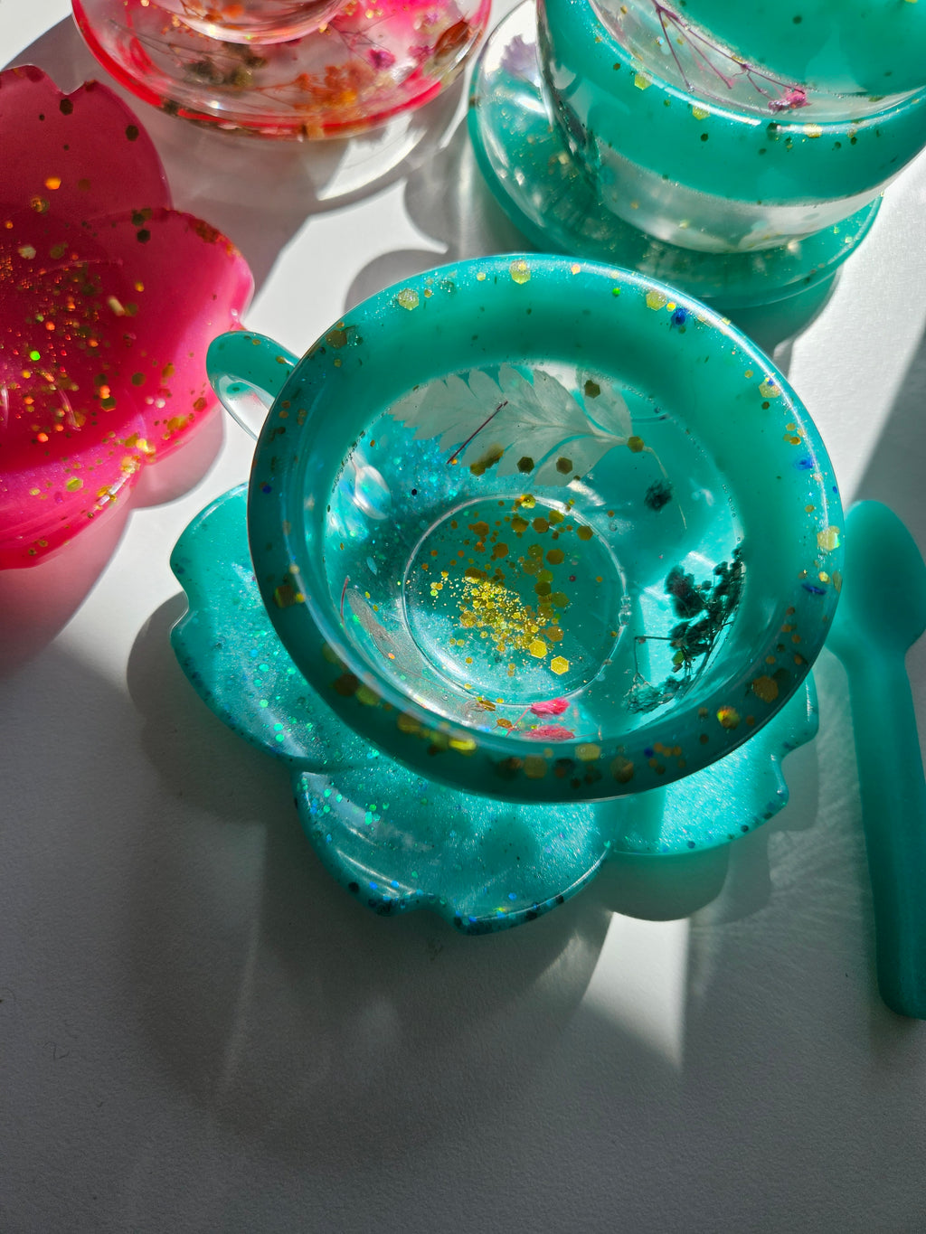 Teacups & Saucers