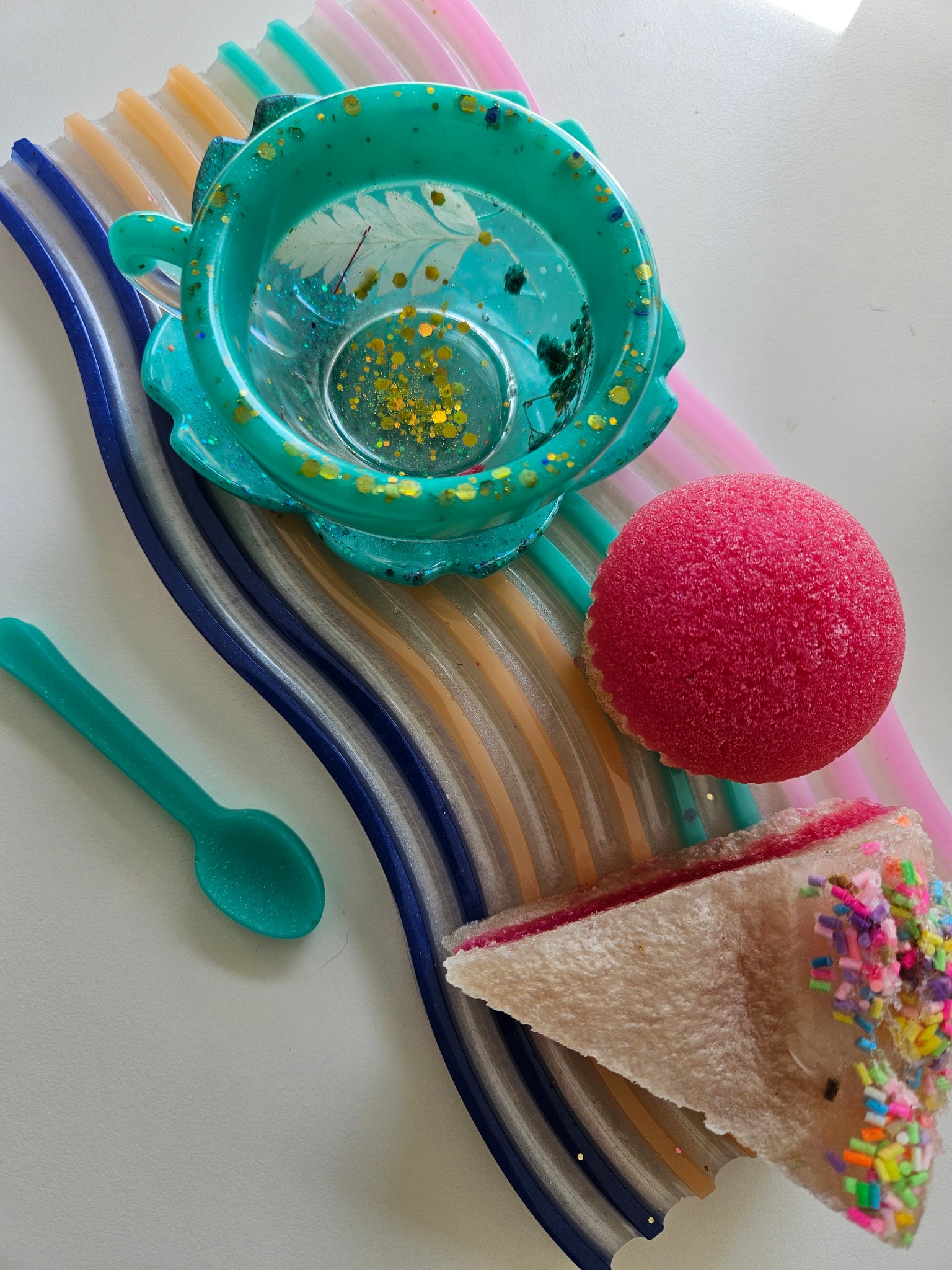 Wonder Wavy serving tray