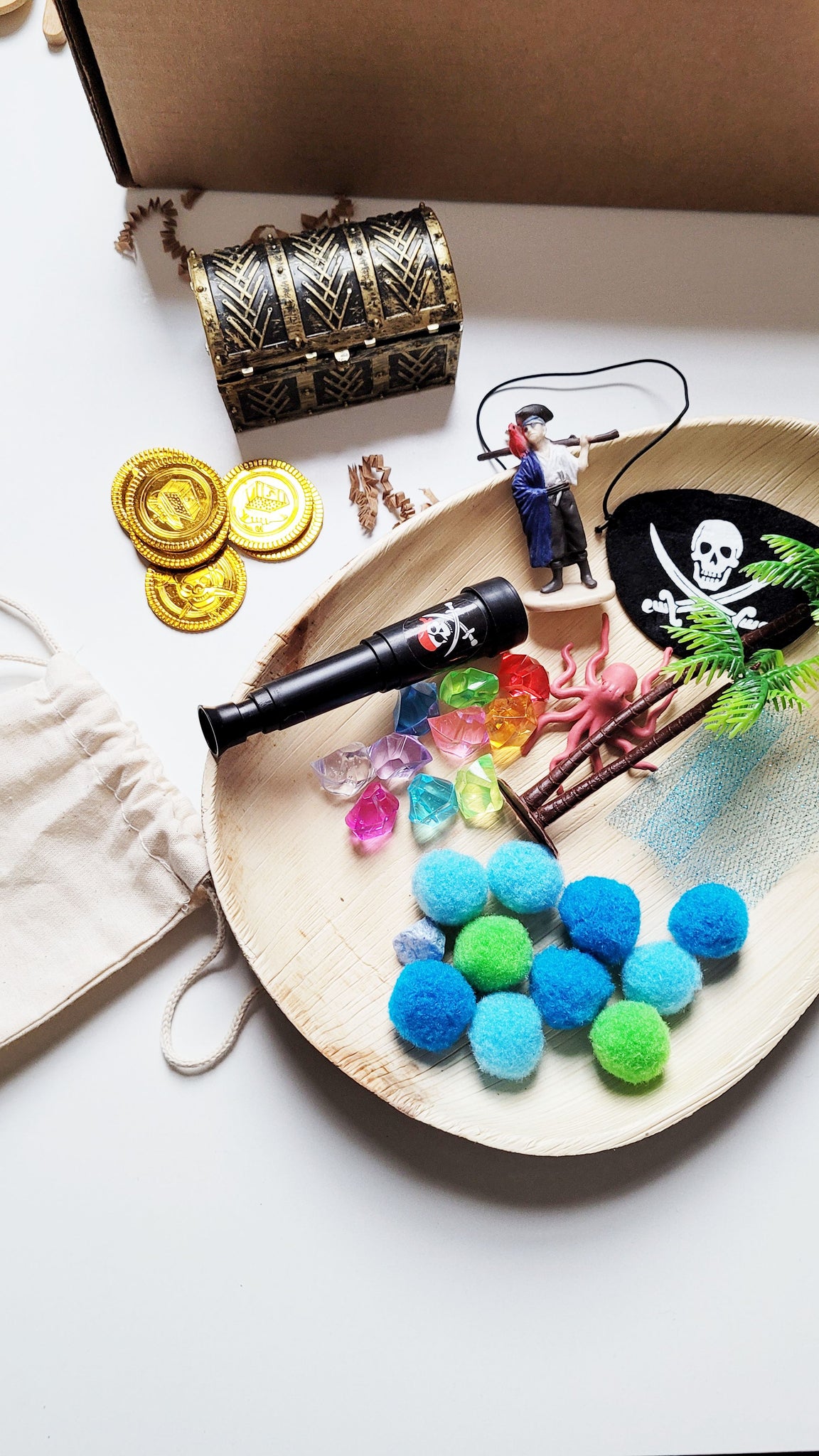 Pirate themed sensory bin- Play pack